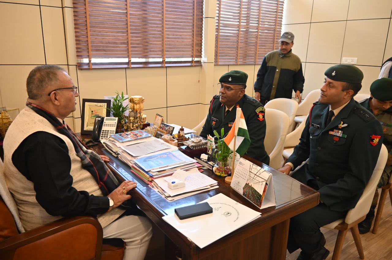 प्रादेशिक सेना के कर्नल रोहित श्रीवास्तव ने सैनिक कल्याण मंत्री गणेश जोशी से की  मुलाक़ात