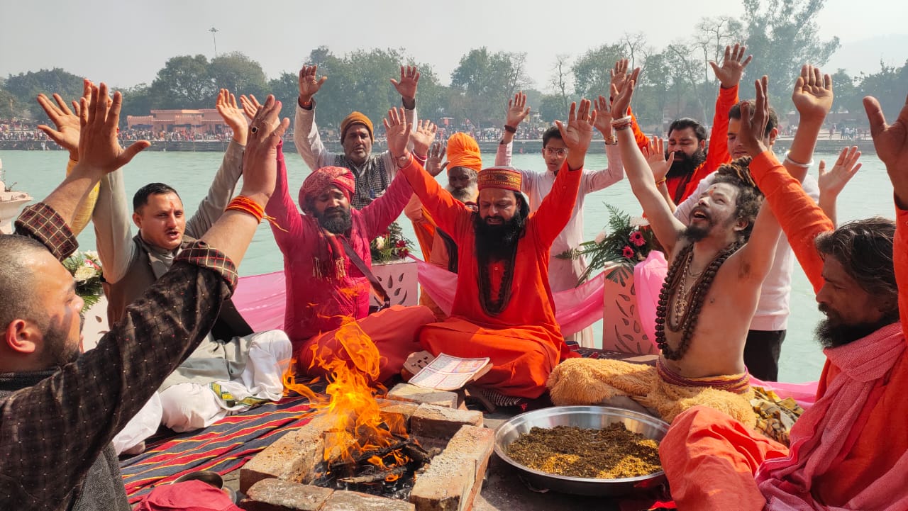 सनातन धर्म व संस्कृति पर कुठाराघात करने वालों को सद्बुद्धि दे श्रीराम:महंत रवि पुरी