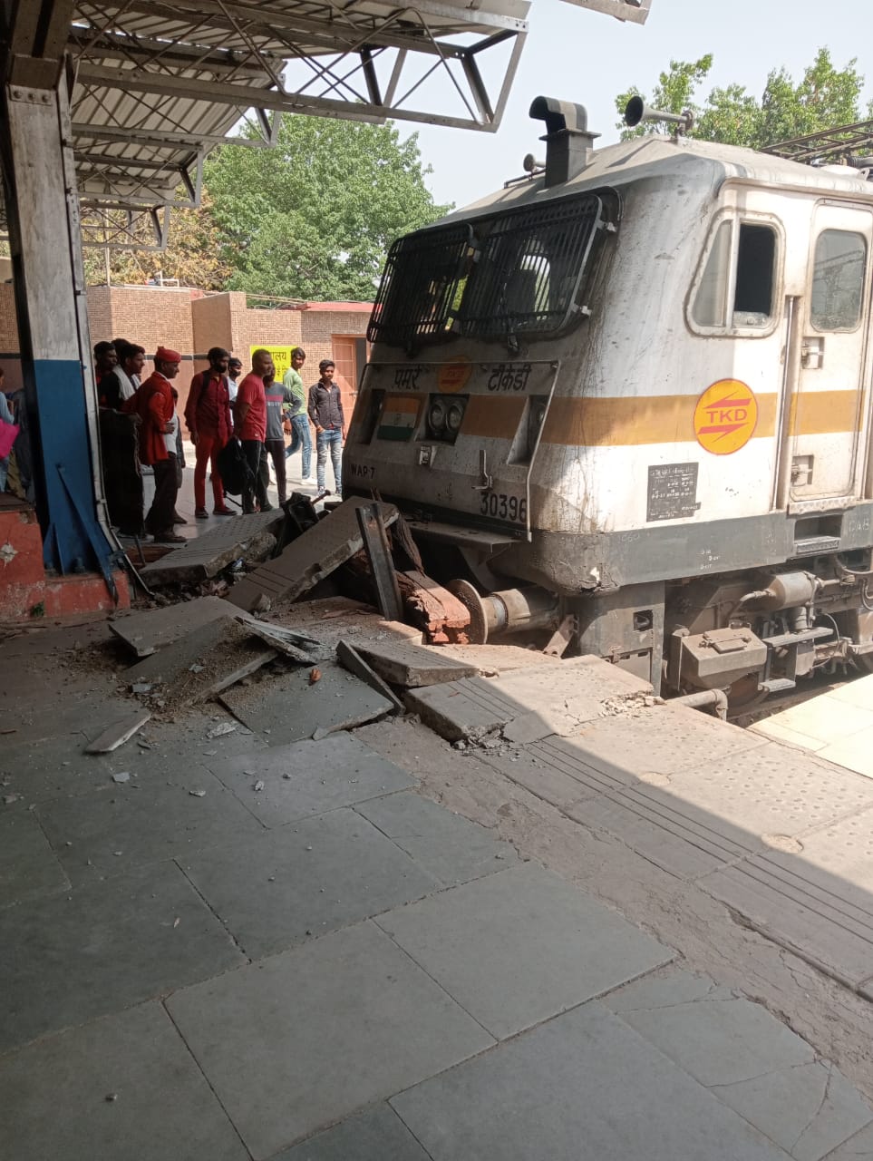 सहारनपुर रेलवे स्टेशन पर बड़ा हादसा होने से टला