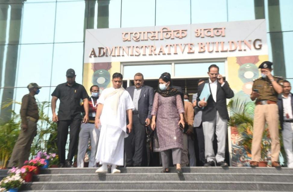राष्ट्रपति के दौरे के दृष्टिगत प्रशासनिक अधिकारियों ने पतंजलि विश्वविद्यालय में किया व्यवस्थाओं का निरीक्षण
