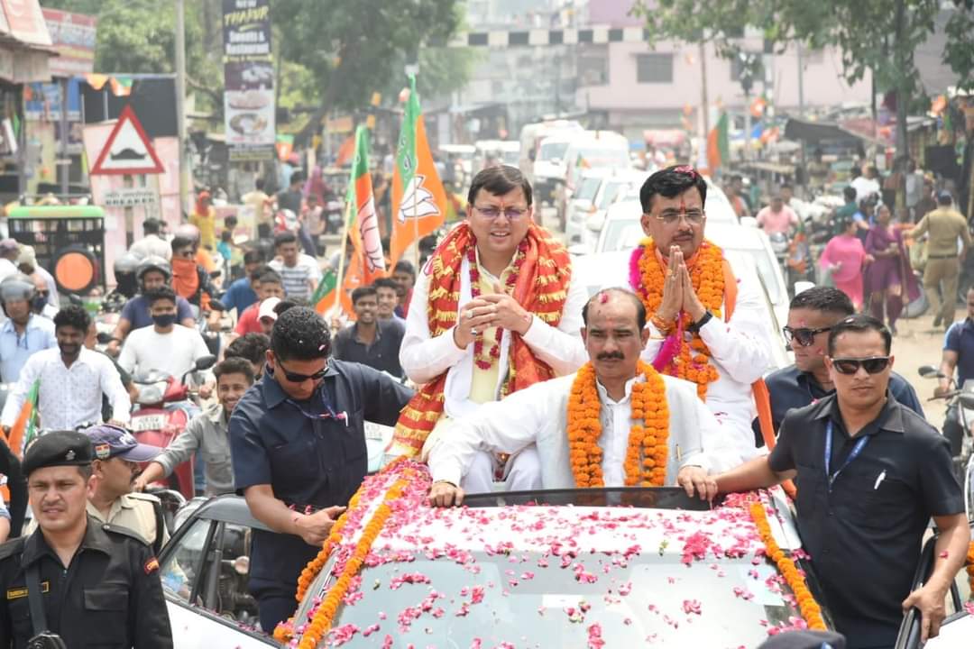 उप चुनाव से पहले मुख्यमंत्री पुष्कर सिंह धामी ने भरी हुंकार बनबसा से टनकपुर तक किया रोड शो
