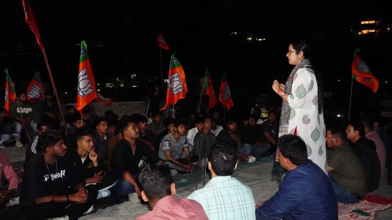 भाजपा युवा मोर्चा की राष्ट्रीय उपाध्यक्ष ने राजपुर में लगाई नमो युवा चौपाल