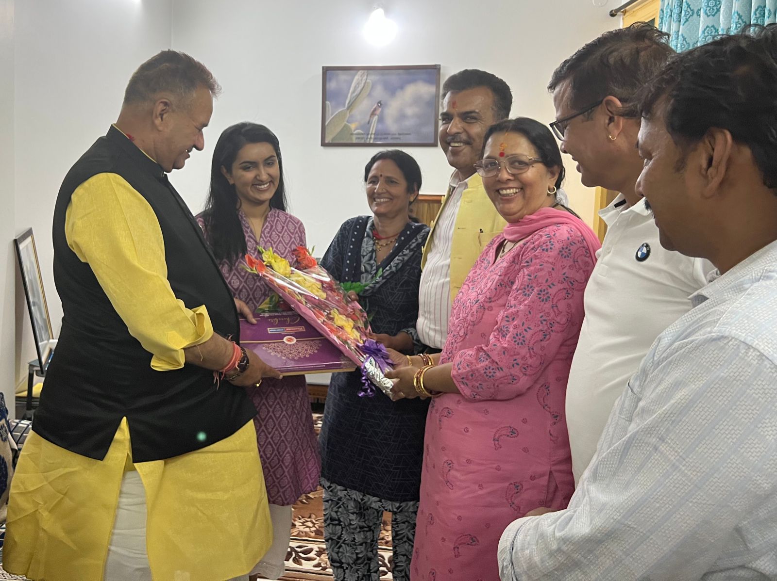 कृषि मंत्री गणेश जोशी ने आईएएस परीक्षा पास करने पर दीक्षा जोशी को दी बधाई