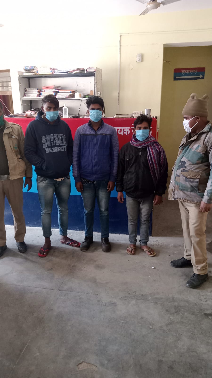 मुकदमों में वांछित चल रहे तीन वारंटियों को खानपुर पुलिस ने किया गिरफ्तार