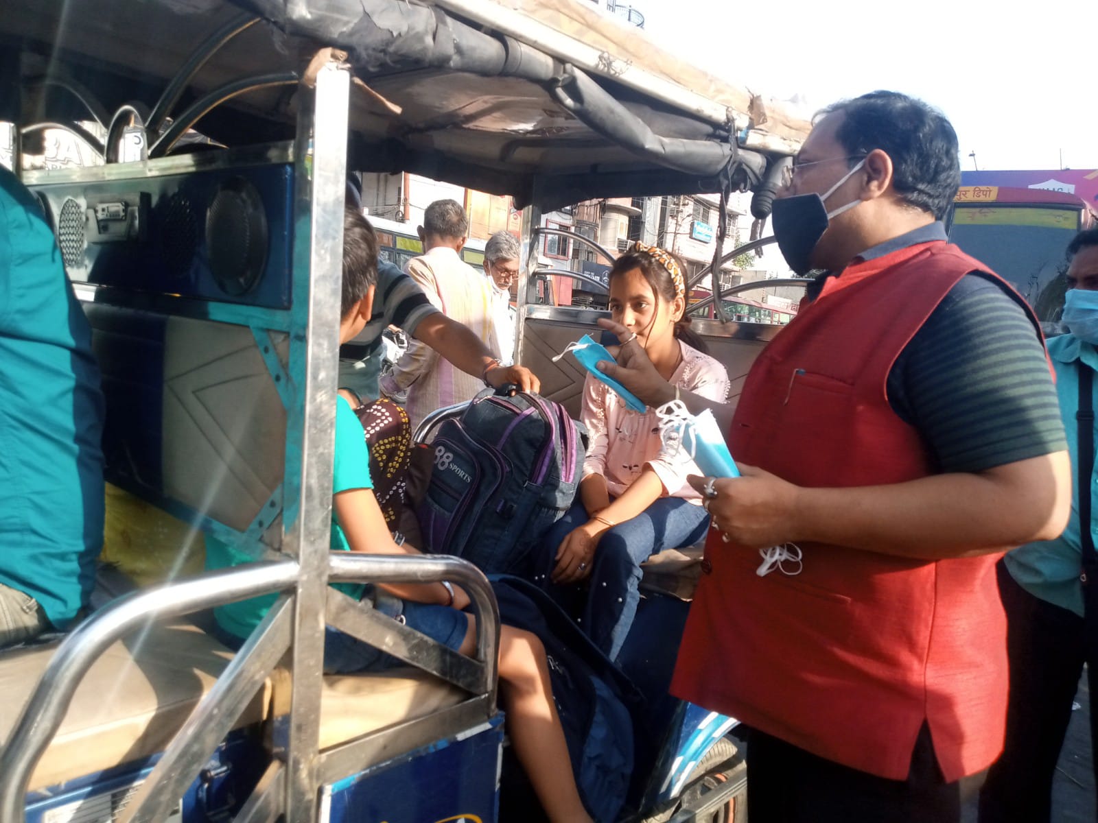 देश के अन्य राज्यों दिल्ली मद्रास मुंबई से आने वाले लोगों से उत्तराखंड के महानगर देहरादून में बढ़ा कोरोना का खतरा : एडवोकेट नवीन कुमार जैन