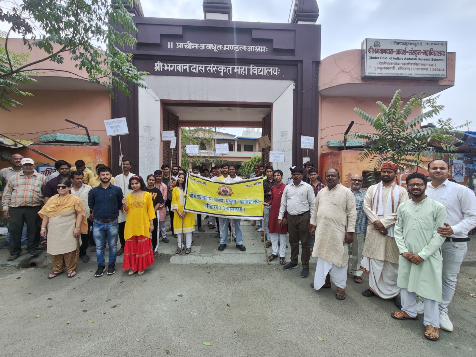श्री भगवानदास आदर्श संस्कृत महाविद्यालय के छात्रों ने किया मतदान के लिये जागरुक