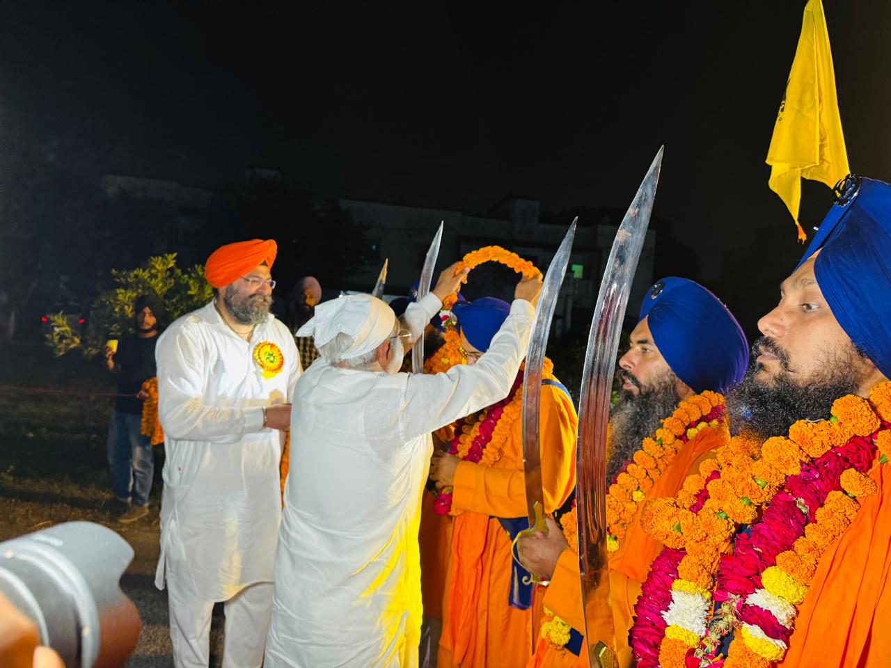 गुरु नानक देव के प्रकाश उत्सव पर अटूट श्रद्धा और हर्षोल्लास से निकाला नगर कीर्तन