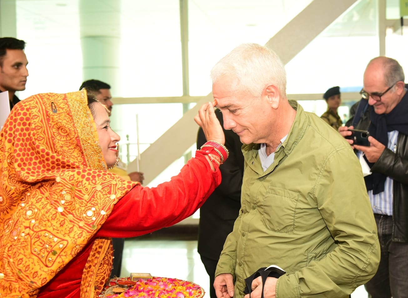 जी-20 बैठक के लिए पहुंचे विदेशी मेहमानों का जौली ग्रांट एयरपोर्ट पर भव्य स्वागत