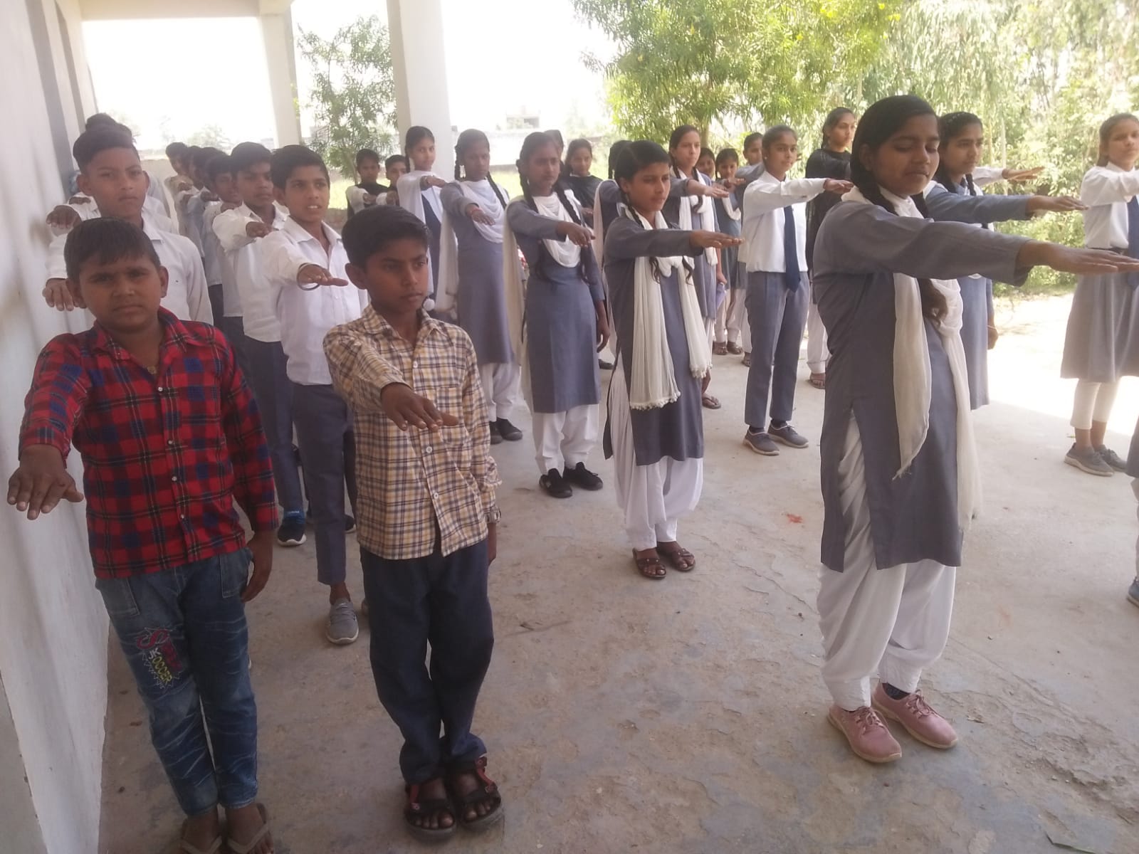 नेहरू युवा केंद्र ने खानपुर ब्लॉक के विद्यालय में आयोजित किया कैच द रेन कार्यक्रम
