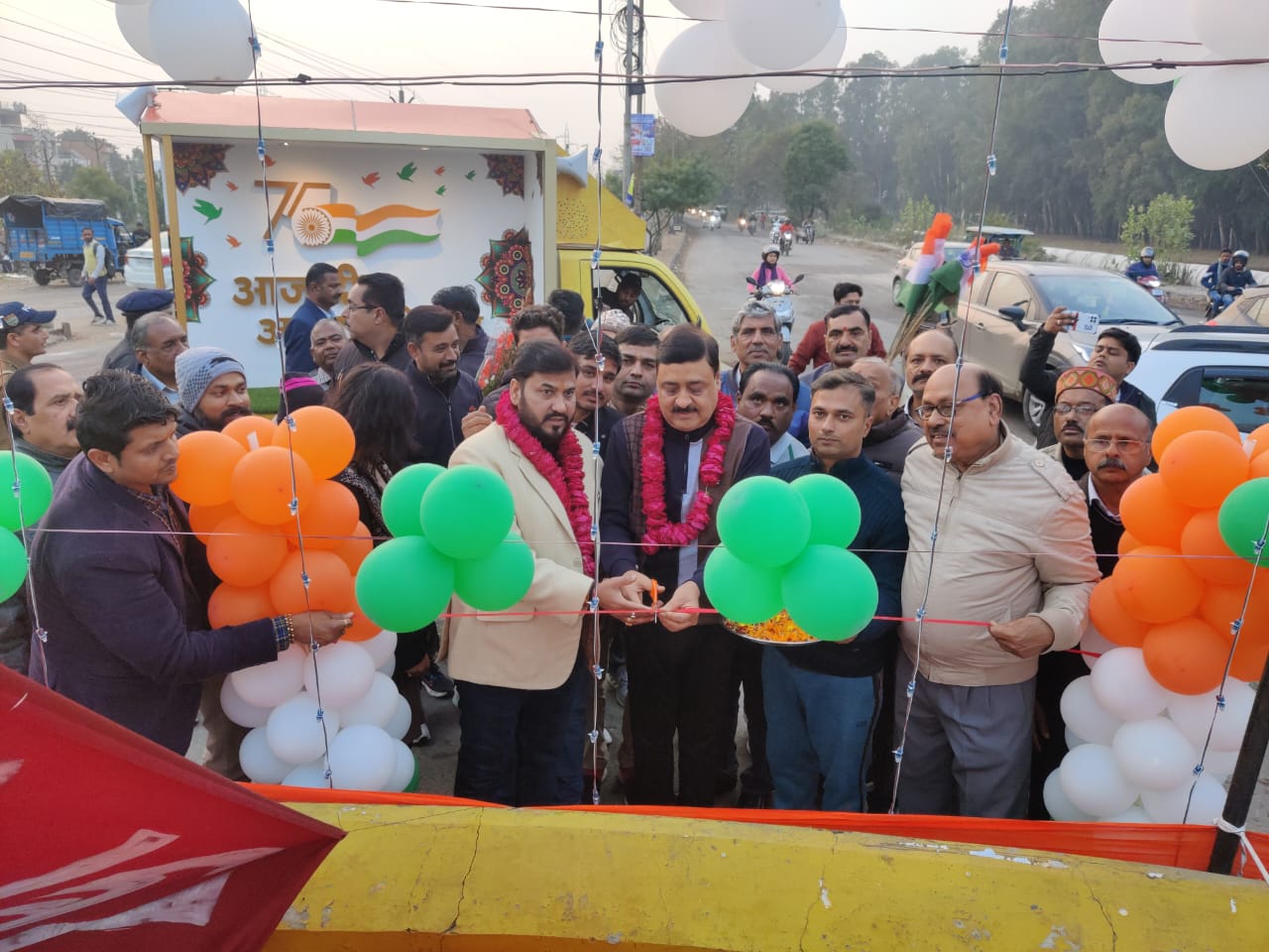 गणतंत्र दिवस के उपलक्ष्य में शिवालिक नगर क्षेत्र की सजावट का डीएम ने किया अनावरण