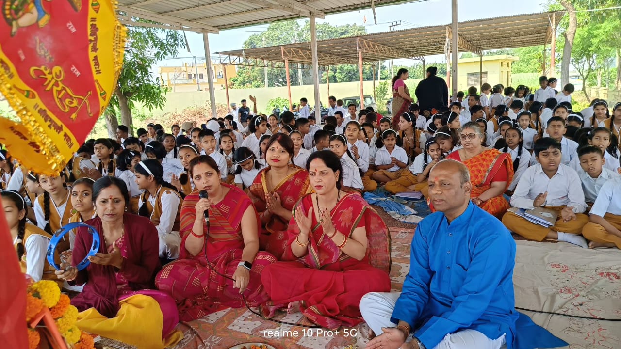 हनुमान जयंती पर महर्षि विद्या मंदिर में सुंदरकांड पाठ का आयोजन