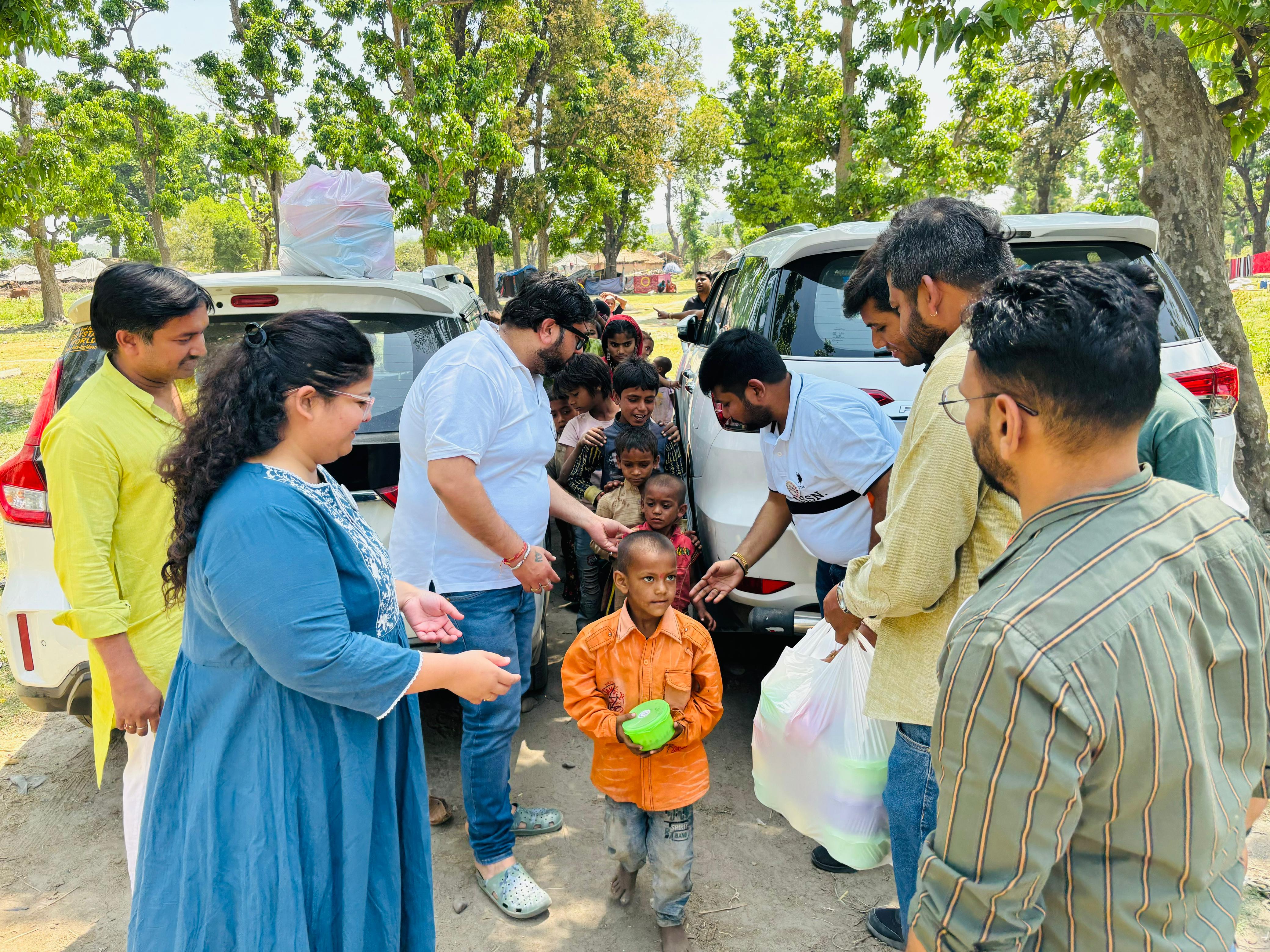 रामनवमी पर टीम जीवन फाउंडेशन ट्रस्ट ने मलिन बस्ती व झुग्गी-झोपड़ी में कन्याओं को किया प्रसाद वितरण