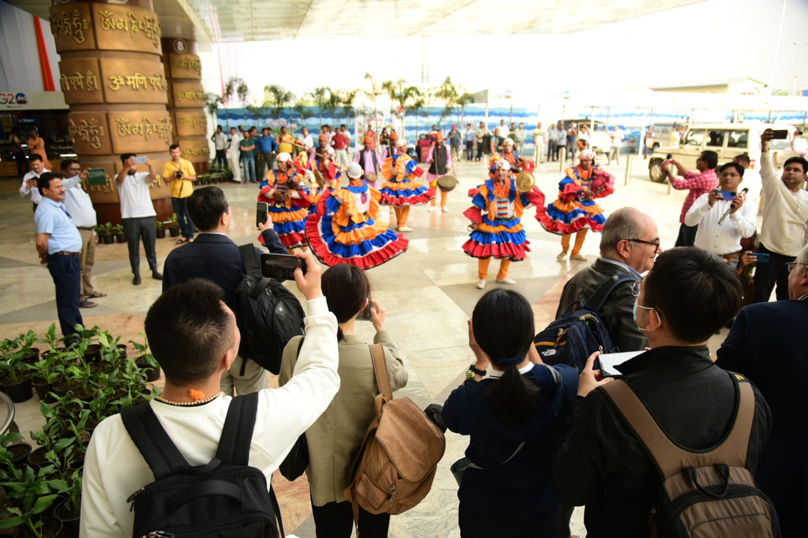 जी-20 बैठक के लिए पहुंचे विदेशी मेहमानों का जौली ग्रांट एयरपोर्ट पर भव्य स्वागत