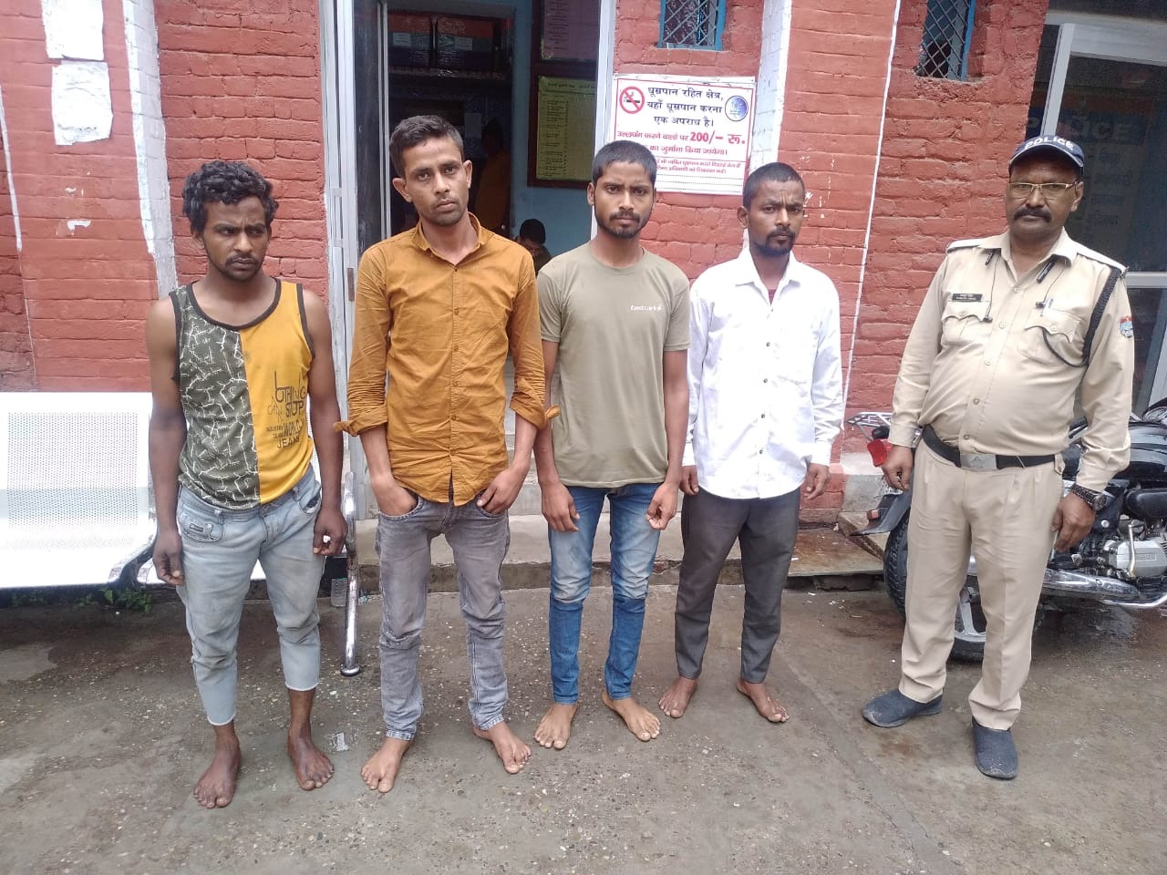 हरिद्वार पुलिस के द्वारा चार अभियुक्तों को किया गया गिरफ्तार साथ ही बरामद हुए जेब काटने वाले ब्लेड