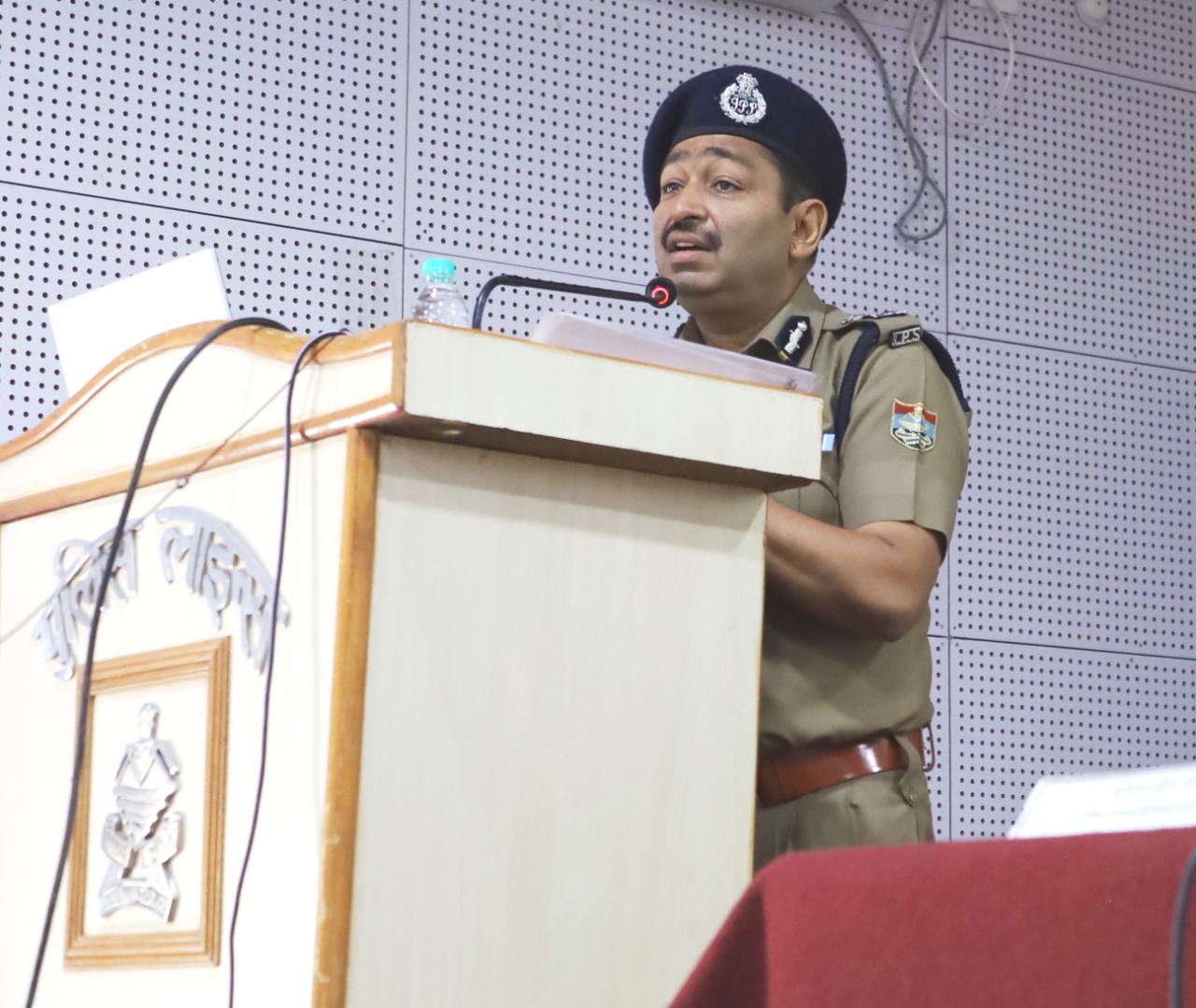  पुलिस महानिदेशक उत्तराखंड अशोक कुमार द्वारा महिलाओं के विरुद्ध होने वालेमामले की जांच करने वाली महिला अधिकारियों हेतु पुलिस लाइन में आयोजित एक दिवसीय कार्यशाला का किया शुभारंभ