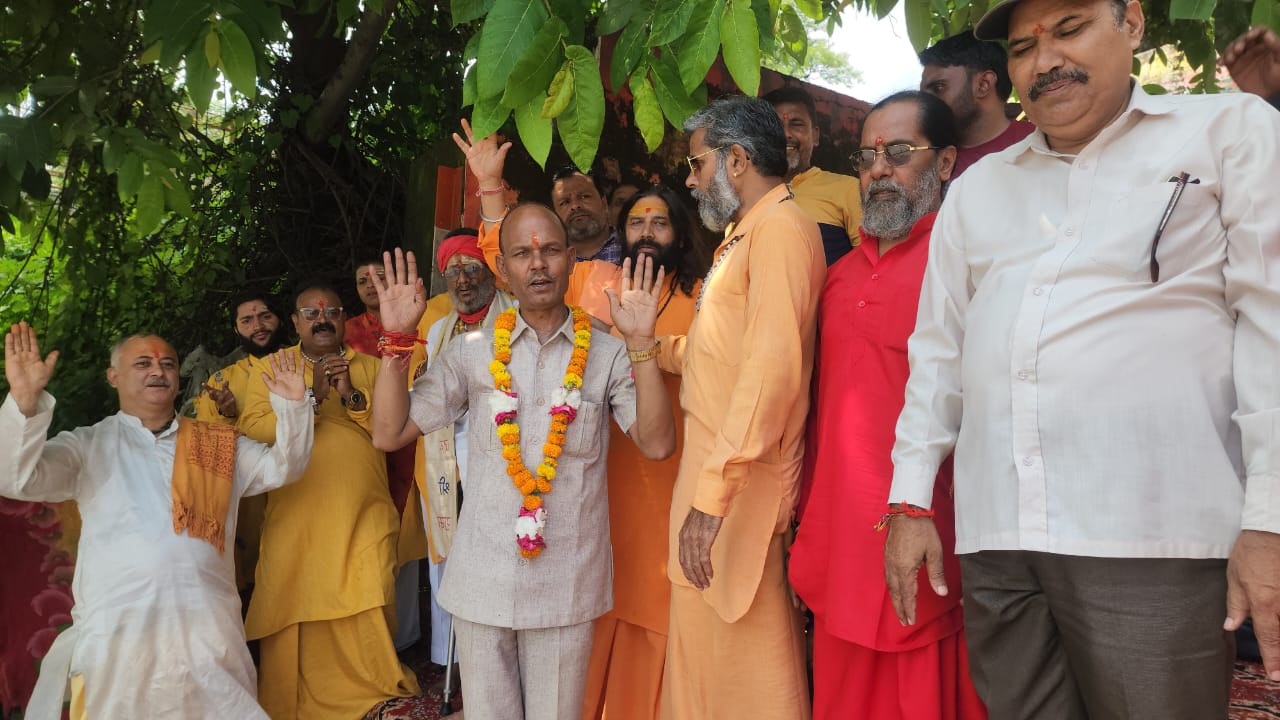 संत समाज, समाजसेवियों ने गंगा पूजन कर सुनील प्रजापति को मेयर का टिकट देने की मांग