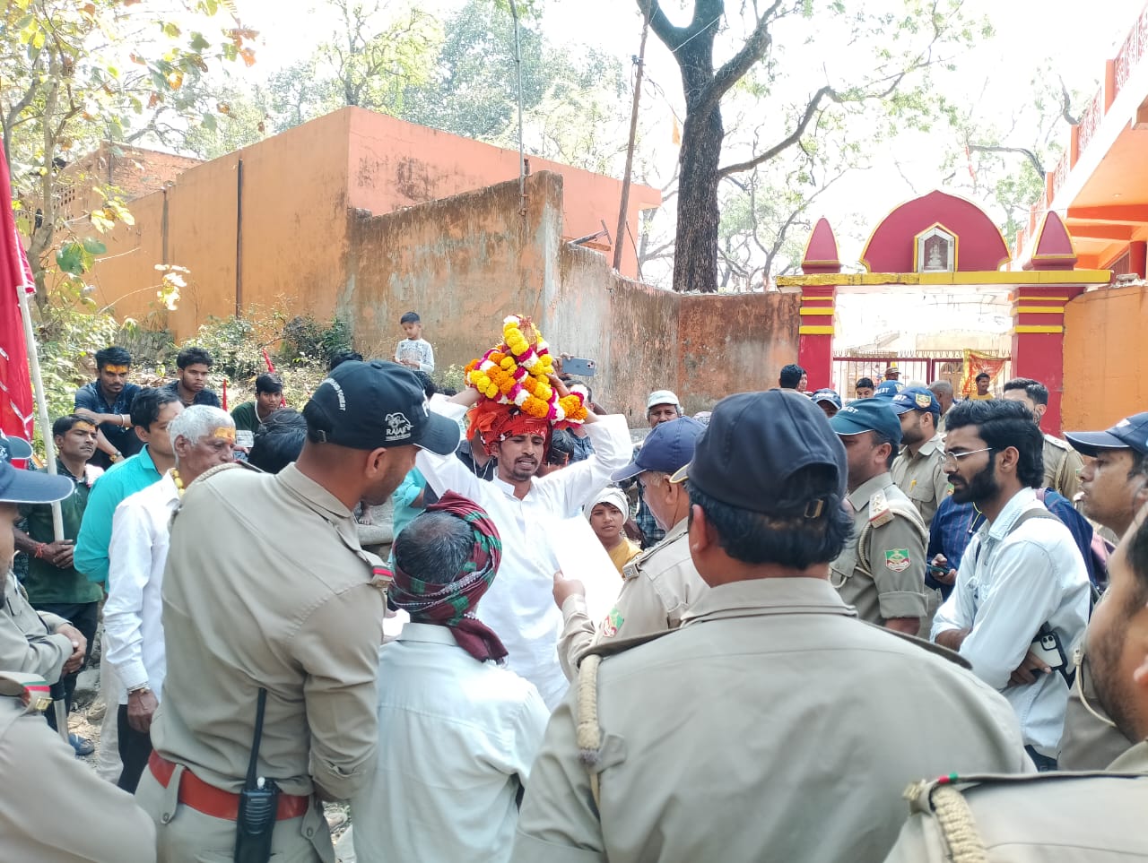 प्रथम नवरात्र पर मां चामुंडा देवी के भक्तों ने निकाली कलश यात्रा