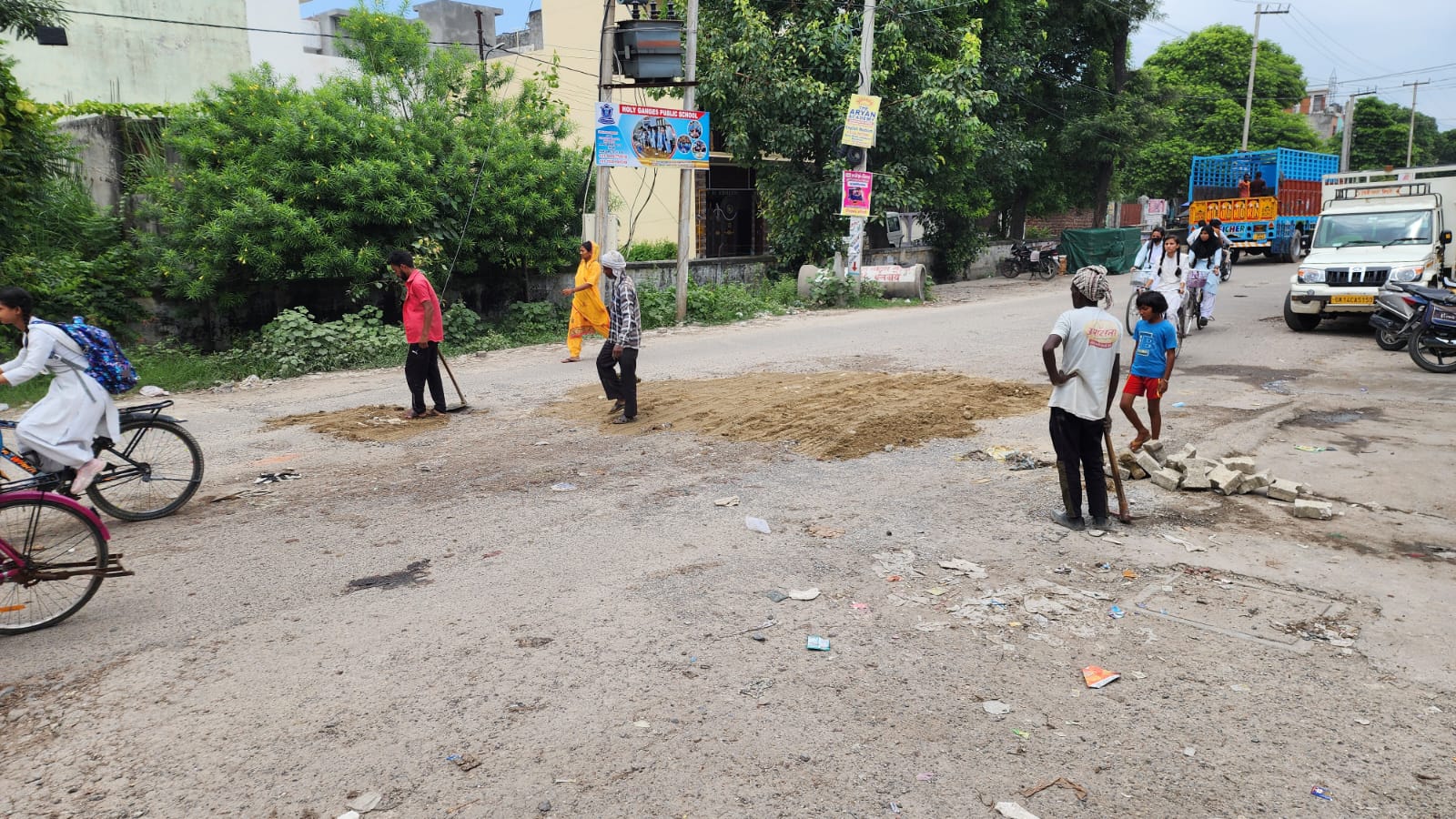 व्यापार मंडल अध्यक्ष के पत्र पर हुई कार्रवाई,पीडब्ल्यूडी ने सड़क मरम्मत कराई