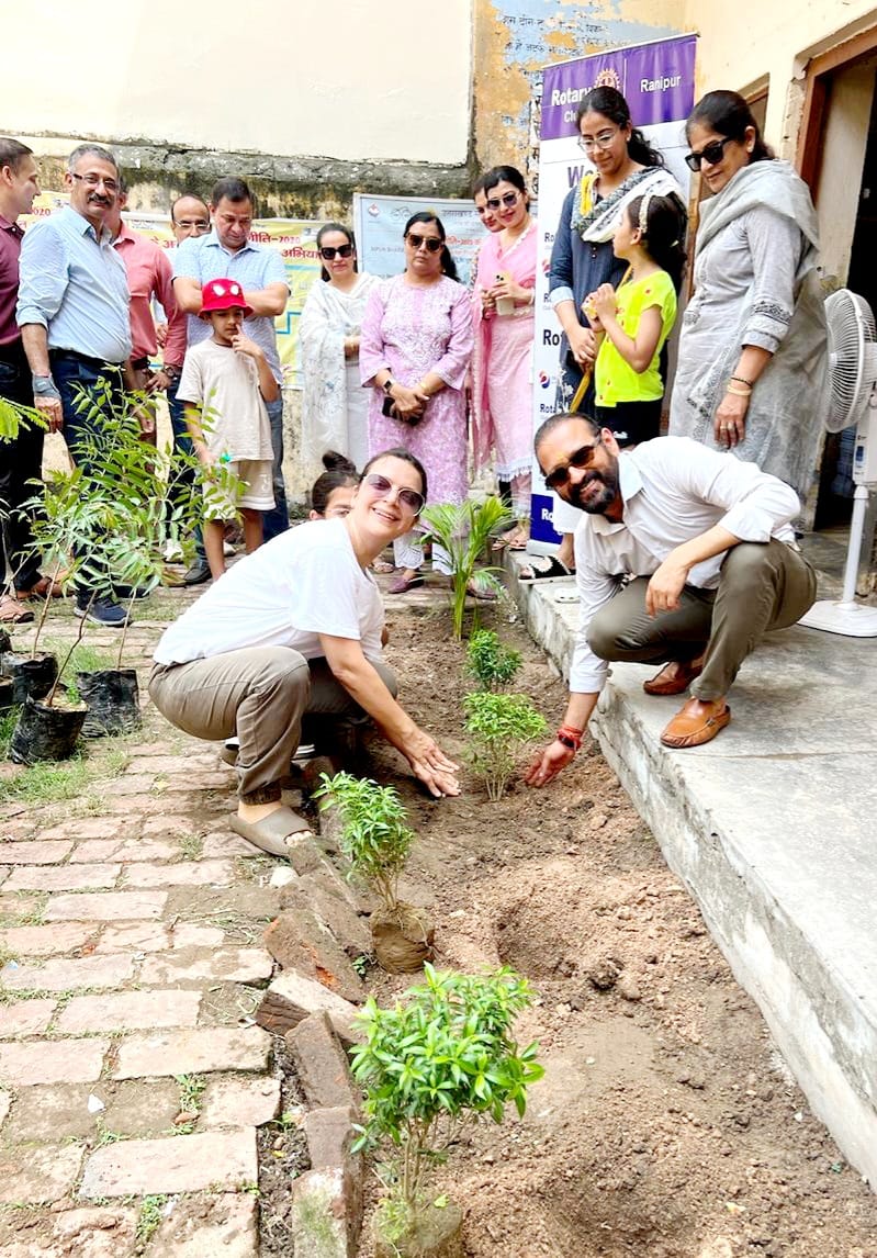 रोटरी क्लब रानीपुर ने वृक्षारोपण कर  उत्तराखंड का लोकपर्व हरेला मनाया