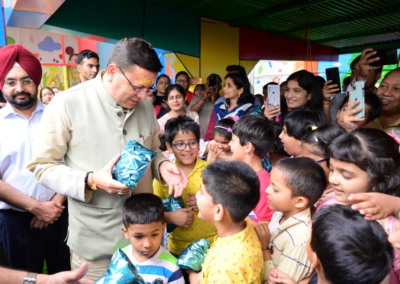 मुख्यमंत्री ने नवीनीकृत पालना केंद्र व स्मार्ट क्लास का किया शुभारंभ