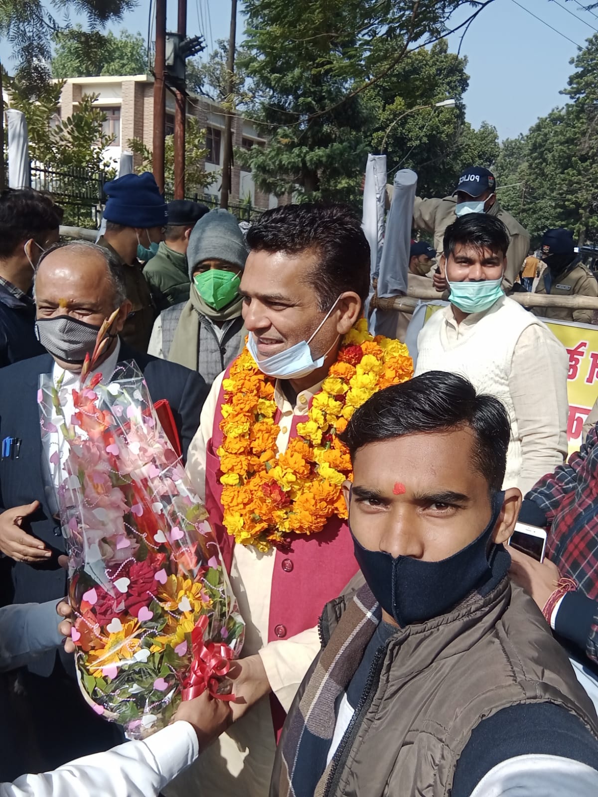 हजारों कार्यकर्ताओं के साथ लक्सर विधानसभा सीट से संजय गुप्ता ने किया नामांकन