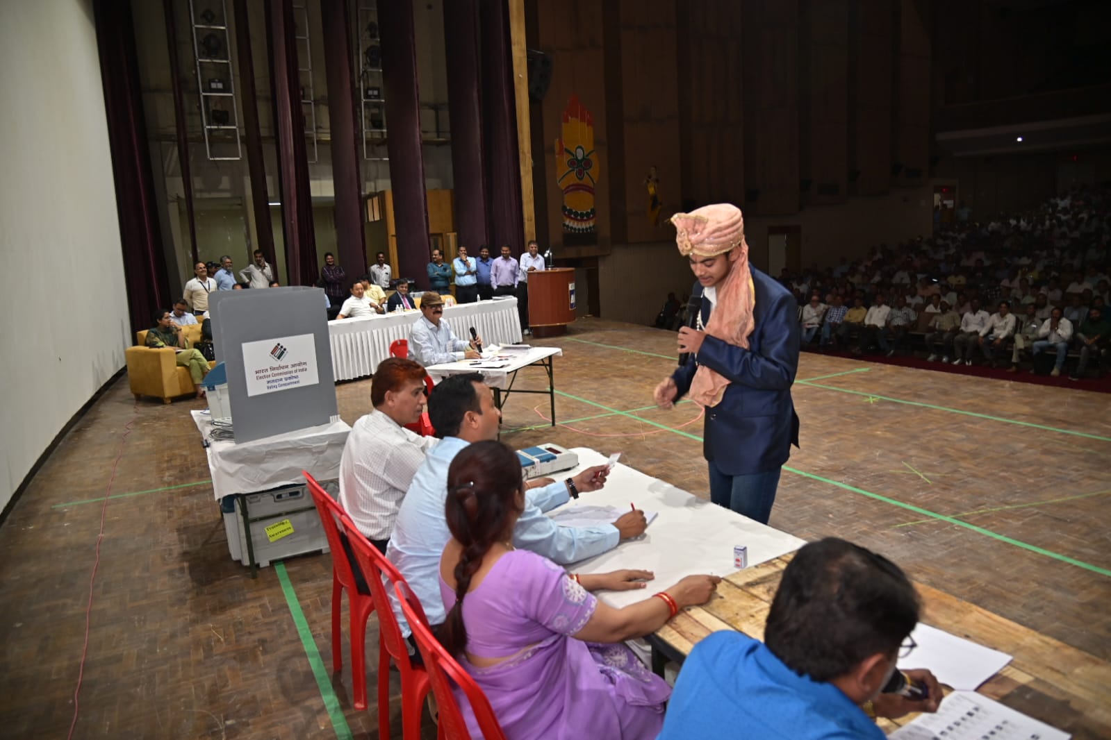 मतदान प्रक्रिया के सजीव चित्रण के जरिए मतदान अधिकारियों को दिया प्रशिक्षण