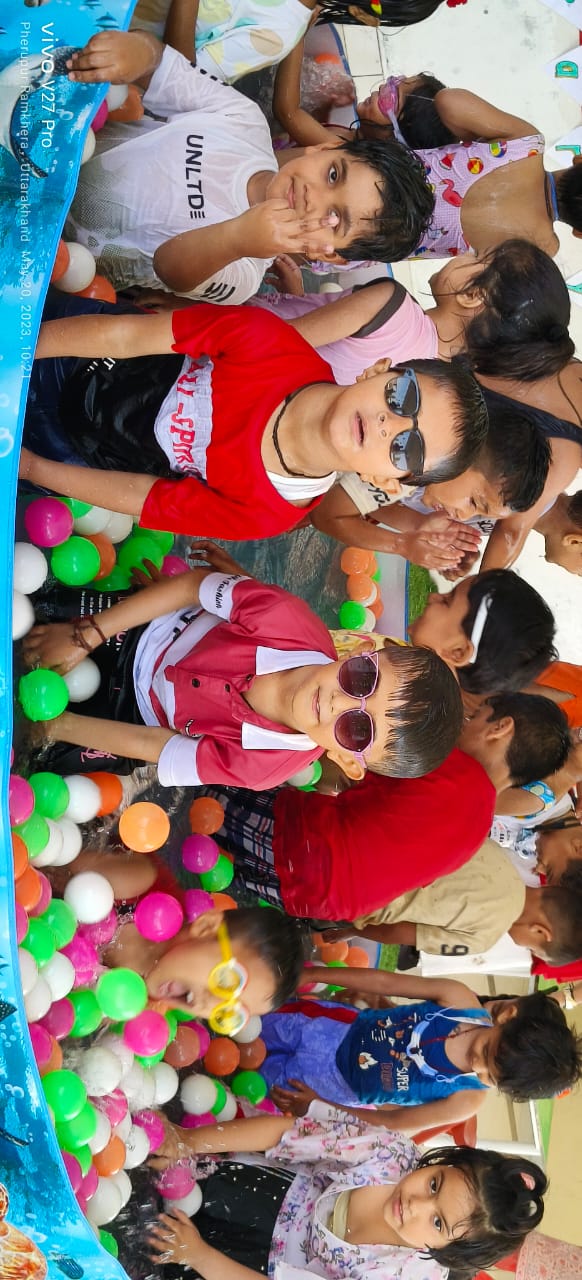 दिल्ली पब्लिक स्कूल फेरूपुर में पूल पार्टी का आयोजन