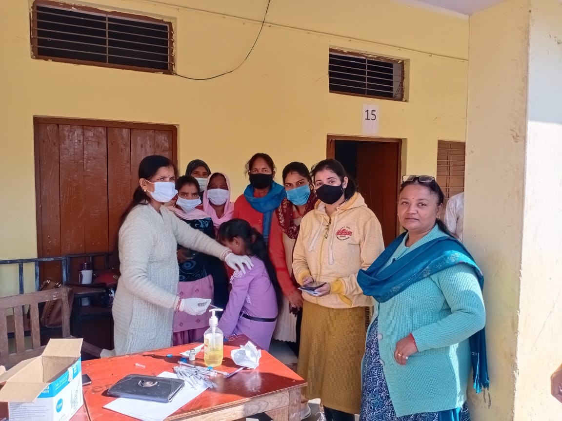 शाहपुर के श्री चंद्र भगवान इ.का.के बच्चों में दिखा टीकाकरण के प्रति उत्साह