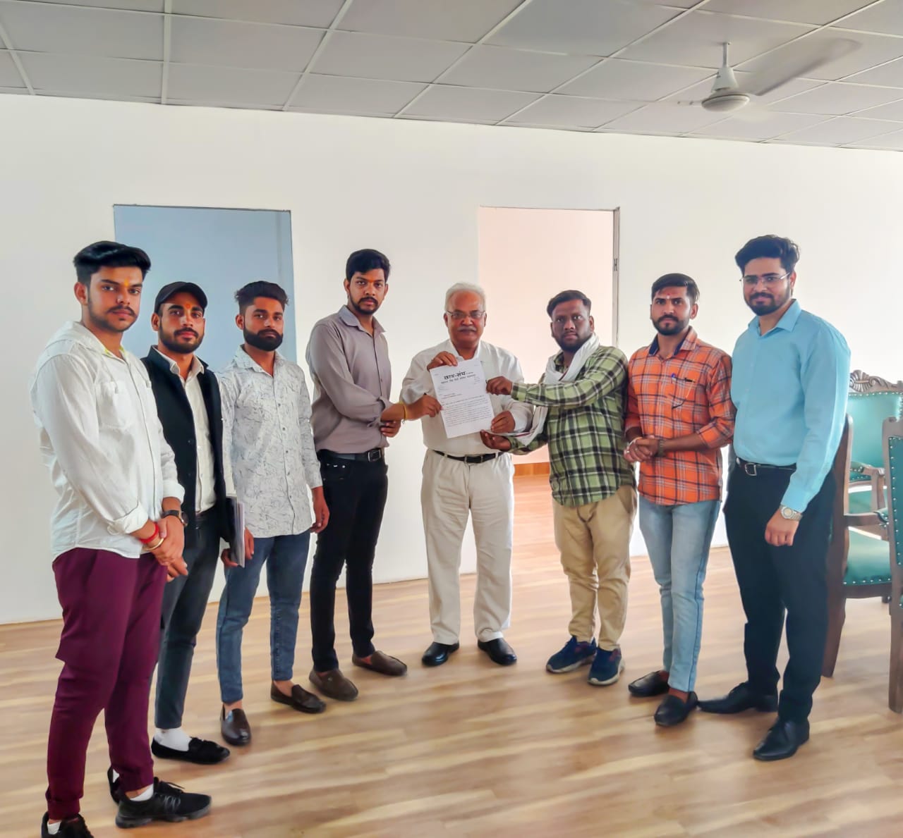 आज छात्र संघ महाराज सिंह डिग्री कॉलेज सहारनपुर का एक प्रतिनिधिमंडल छात्र-छात्रा समस्या के समाधान को लेकर माननीय कुलपति महोदय से मिले