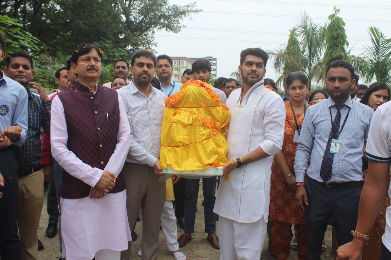 मदरहुड विश्वविद्यालय में हर्षोंल्लास के साथ स्थापित हुई भगवान श्री गणेश की प्रतिमा