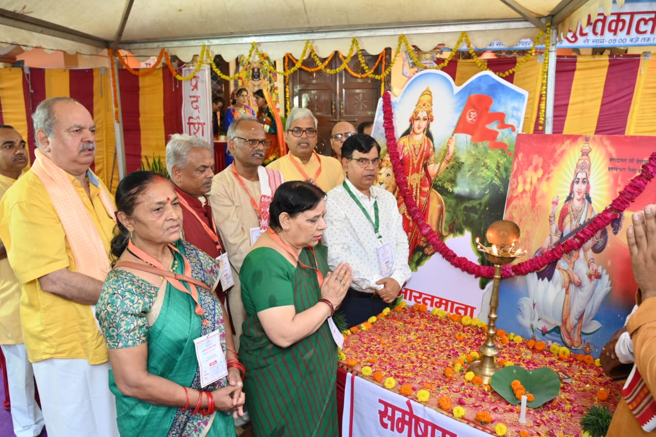 श्री सुधींद्र तीर्थ उत्तराखंड सांस्कृतिक वैभव प्रदर्शिनी का उद्घाटन 