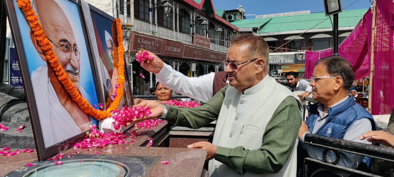 मसूरी में महात्मा गांधी और पूर्व प्रधानमंत्री शास्त्री की जयंती पर किया गया याद