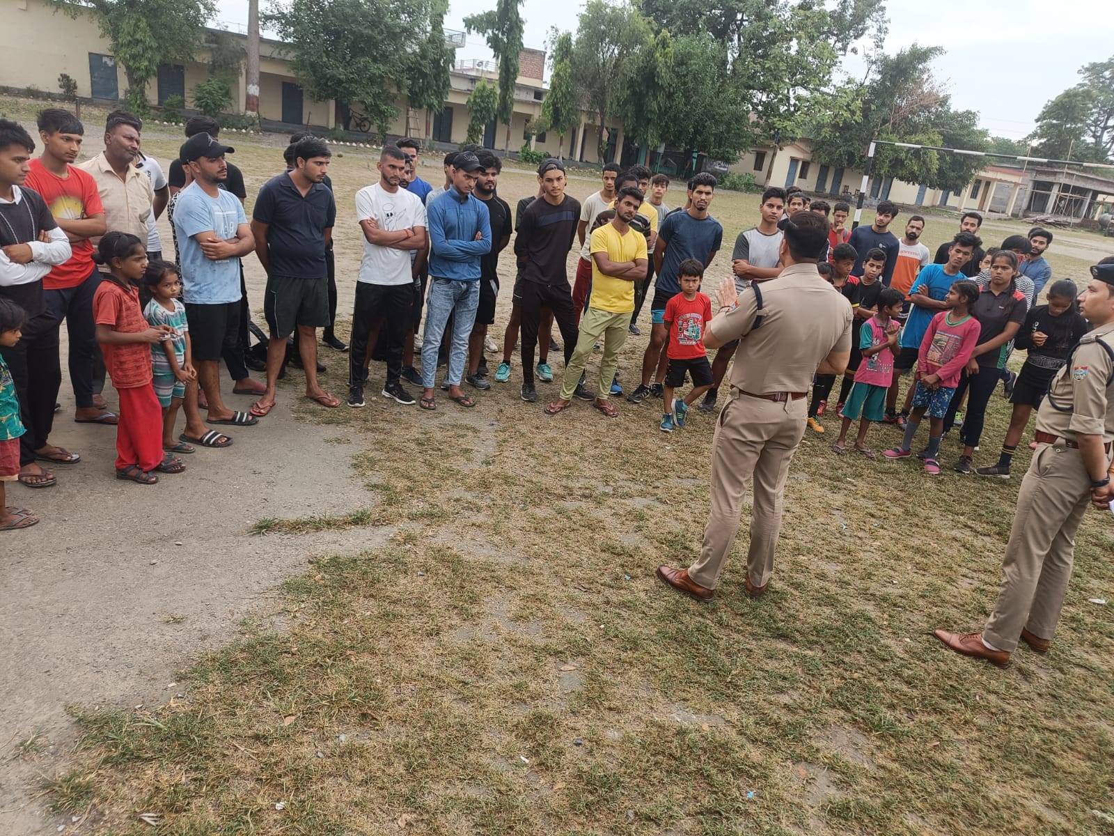 रायवाला पुलिस के द्वारा आर्मी/पैरामिलेट्री फोर्स आदि की तैयारी कर रहे छात्रों को अग्निपथ योजना के लिए जागरूक किया गया