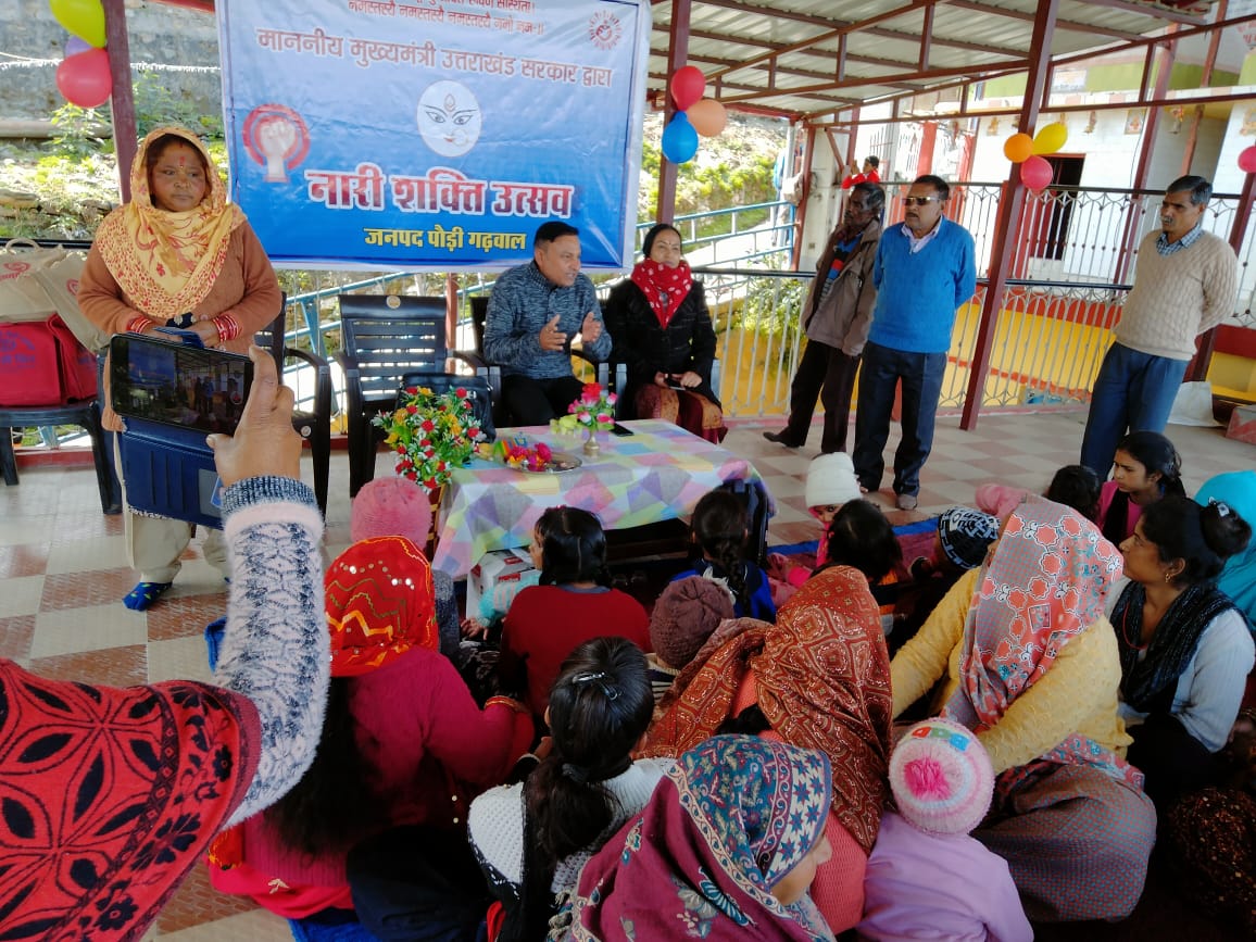मुख्यमंत्री के निर्देश पर बाल्मीकि बस्ती पौड़ी में मनाया गया नारी शक्ति उत्सव 