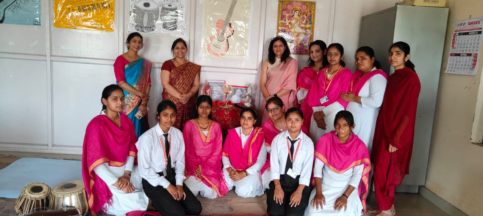 महिला महाविद्यालय पीजी कॉलेज में गुरुदेव रविंद्र नाथ टैगोर व गिरिजा देवी को दी गई श्रद्धांजलि