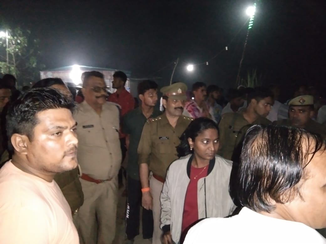 चंडीगढ़ से देवबंद लोट रही बारात की बस देर रात बिडवी हाइवे पर अनियंत्रित होकर पलटी   23 लोग घायल 