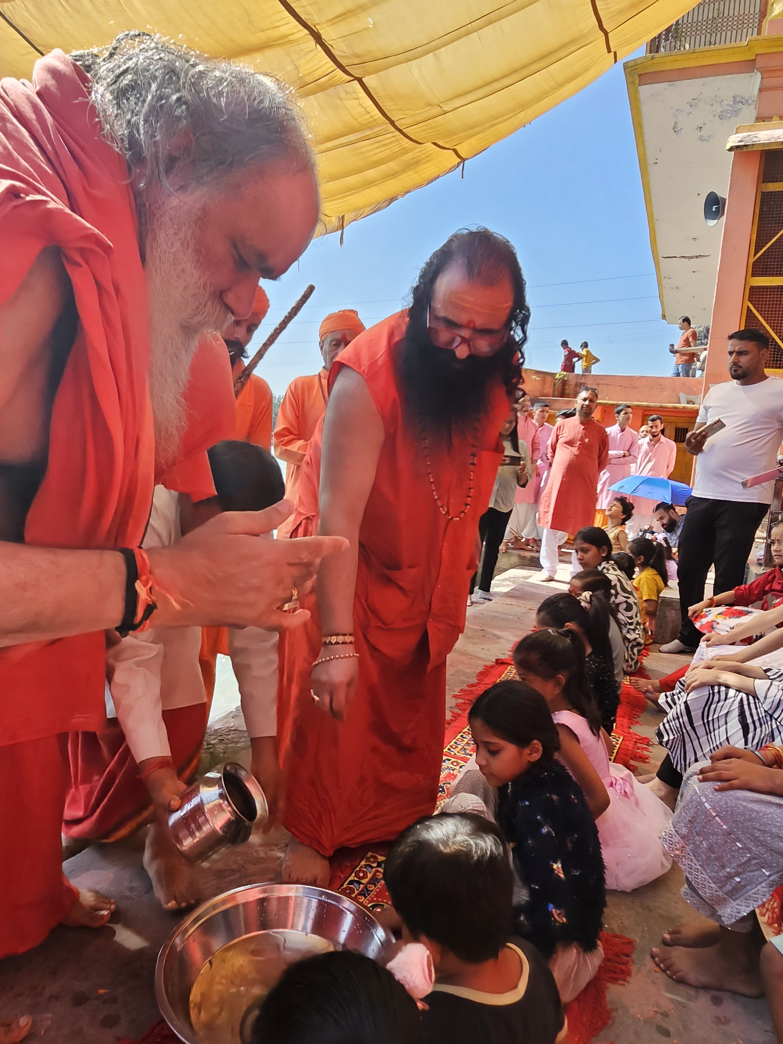 कन्या पूजन से सम्मान, लक्ष्मी, विद्या और तेज प्राप्त होता है -श्रीमहंत रविंद्र पुरी