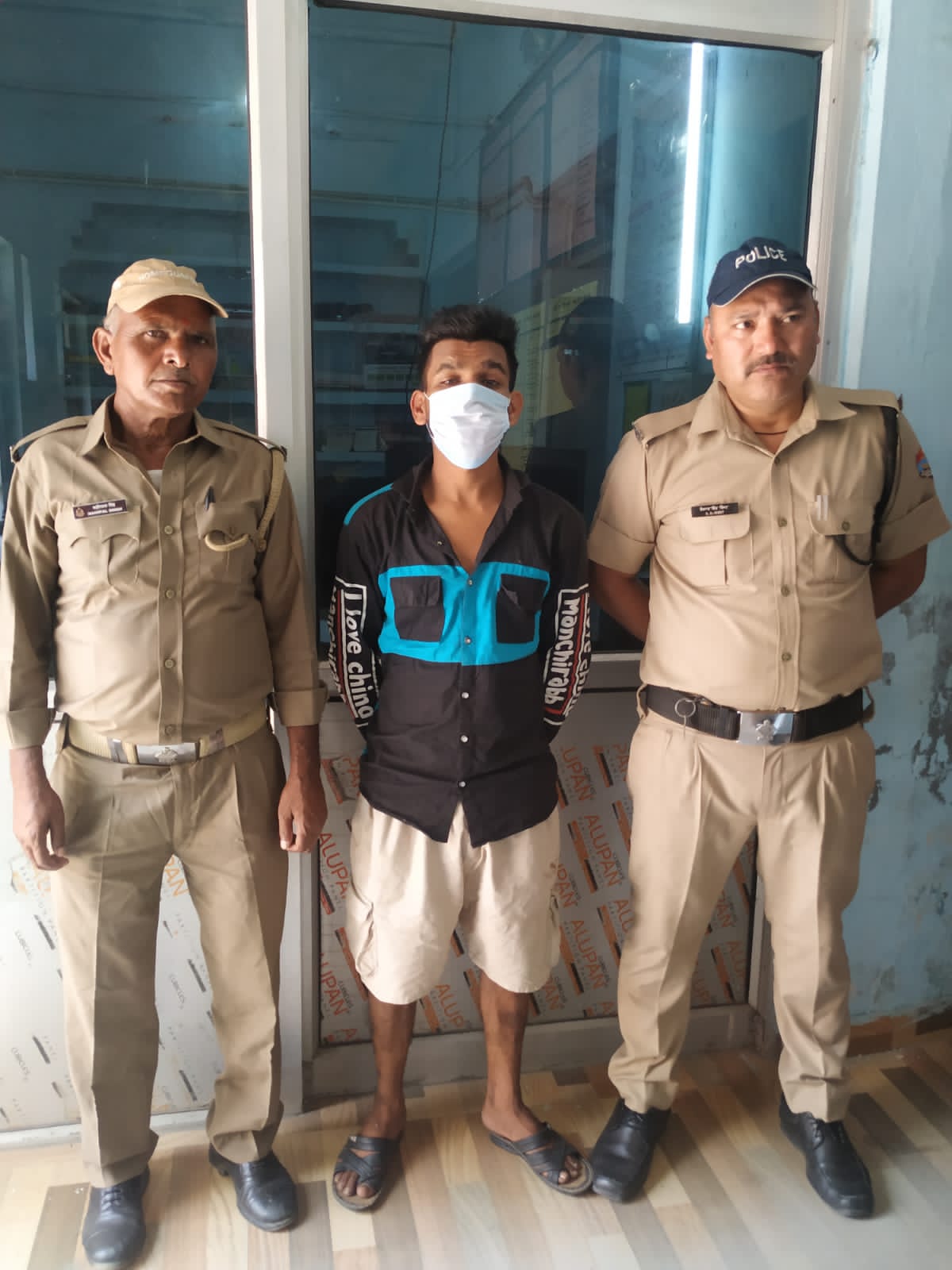 चोरी नकबजनी जैसे जघन्य अपराध के वारण्टी अभियुक्त को कोतवाली नगर पुलिस् द्वारा किया गया गिरफ्तार