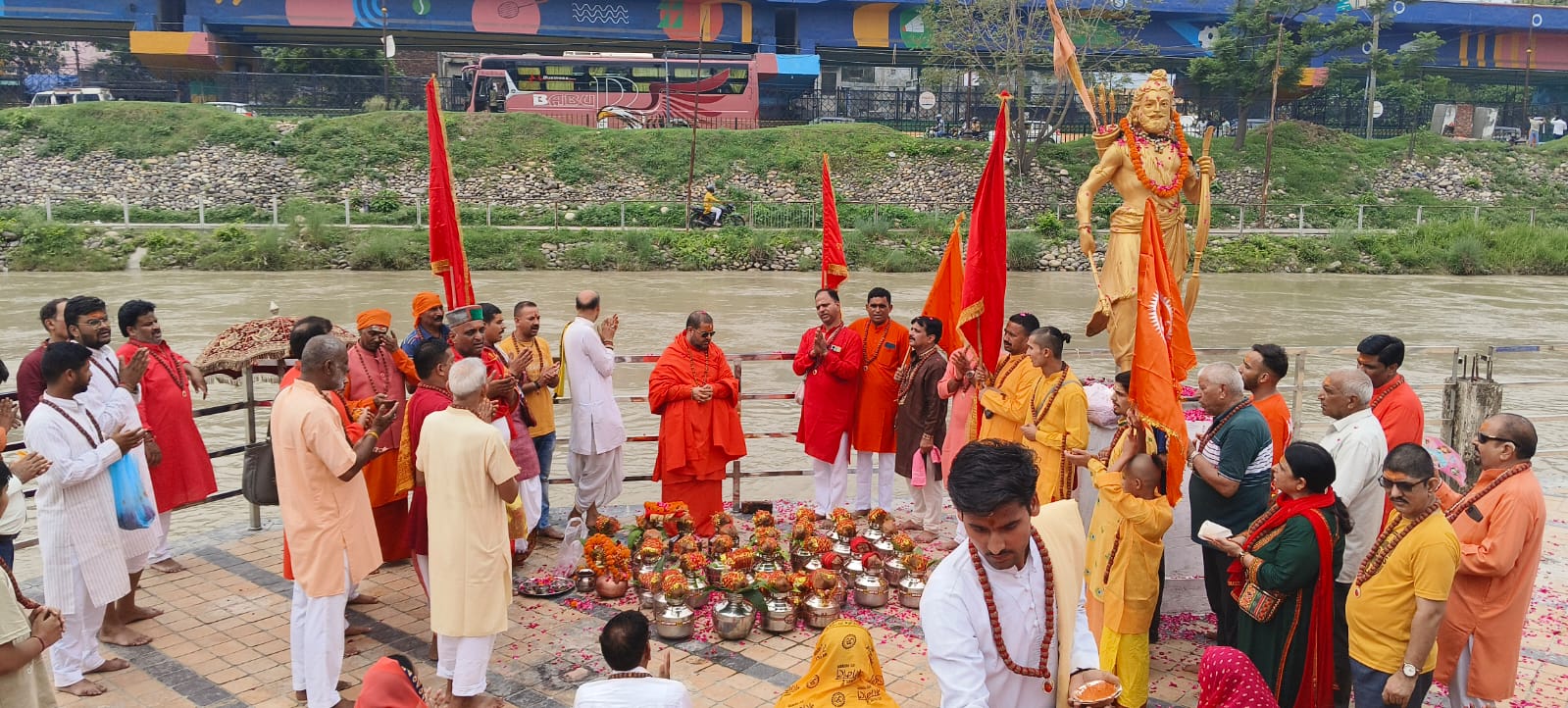 कलश यात्रा निकालकर किया गया श्रीमद् भागवत कथा का शुभारंभ