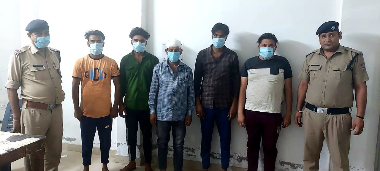बहादराबाद पुलिस के द्वारा दिल्ली के युवकों के साथ मारपीट करने वाले पांच लोग किए गिरफ्तार
