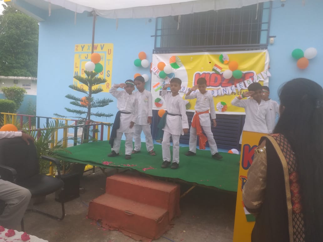 किड्जी स्कूल बहादराबाद में भव्य सांस्कृतिक कार्यक्रमों के द्वारा मनाया गया स्वतंत्रता दिवस