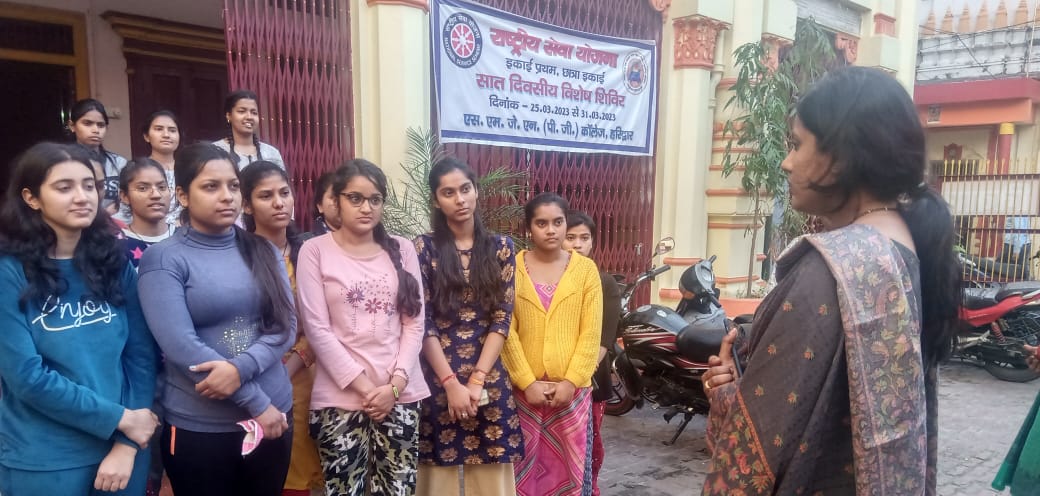 डॉ. वर्षा सिंह ने स्वयंसेविकाओं को सिखाए बेहतर किशोरी स्वास्थ्य के उपाय