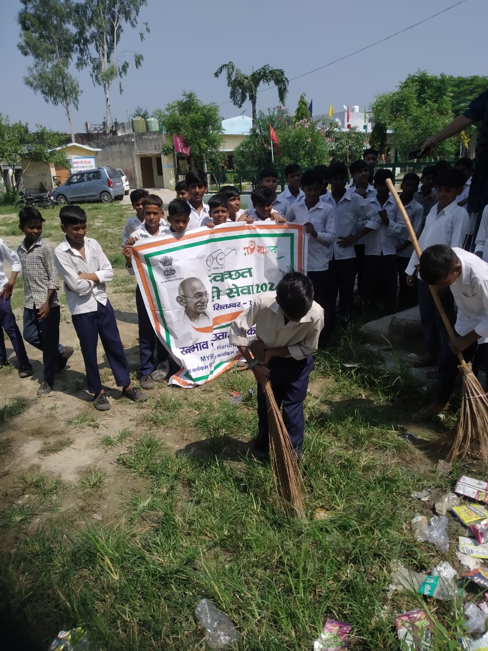 नेहरू युवा केंद्र ने ग्राम बेलड़ी के सरकारी स्कूल में चलाया स्वच्छता अभियान