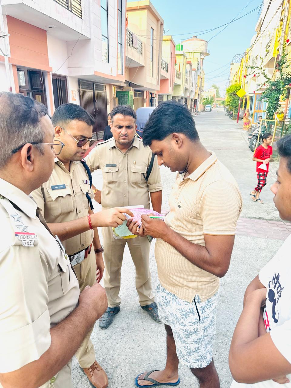 बहादराबाद पुलिस ने चलाया सत्यापन अभियान,एक लाख दस हजार रूपए के किए चालान