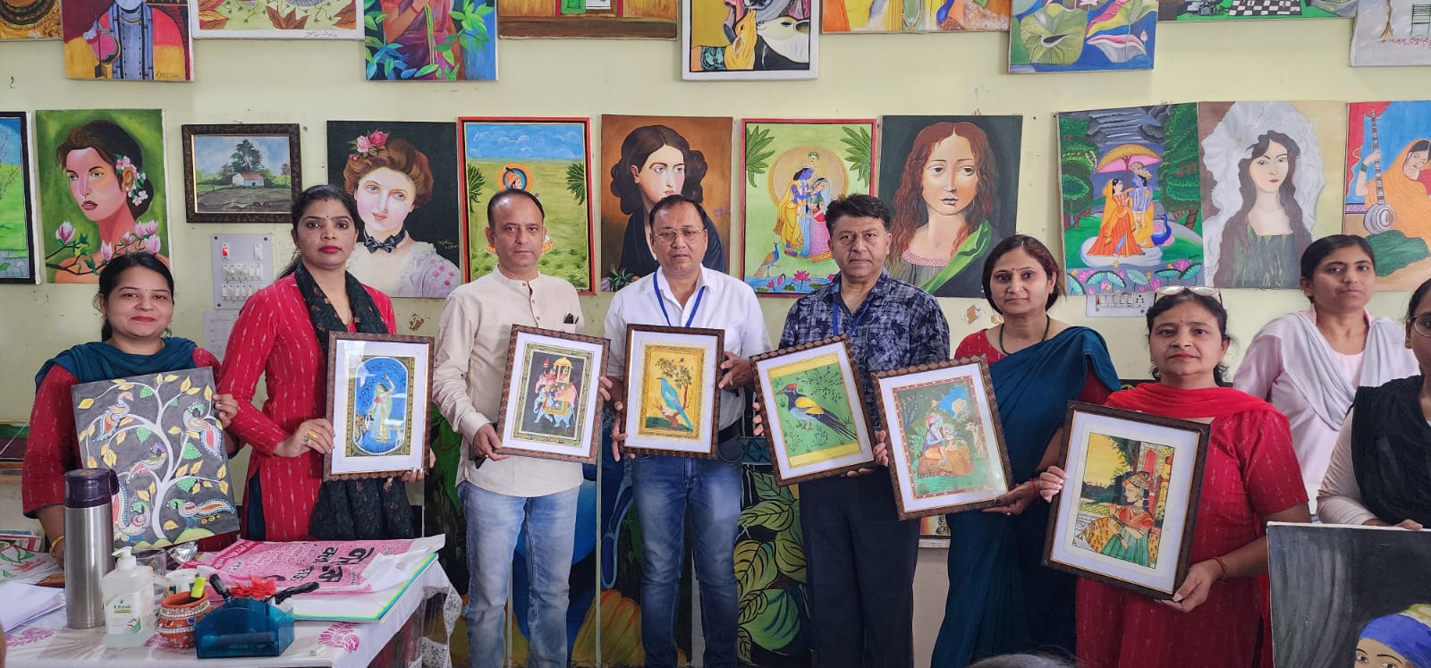 विश्व कला दिवस पर हर्ष विद्या मंदिर पीजी कॉलेज में कार्यशाला का आयोजन