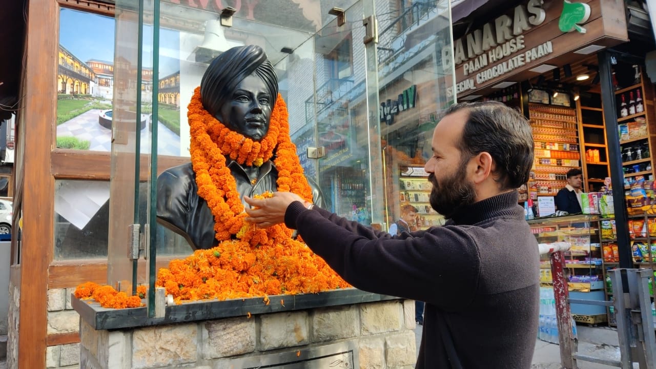 मसूरी में शहीदे आजम भगत सिंह,राजगुरु और सुखदेव को शहीद दिवस पर किया याद