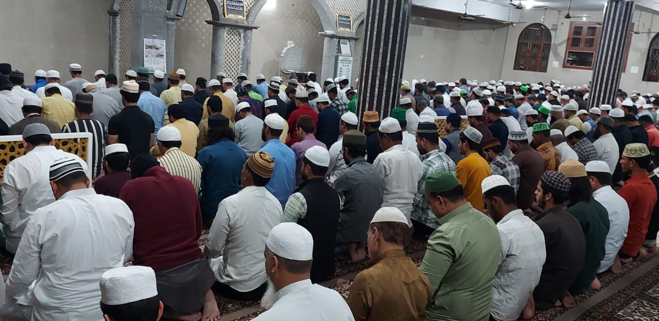 विशेष नमाज़ (तरावीह) के साथ रमजान का आगाज,मस्जिदें नमाजियों से हुई गुलजार