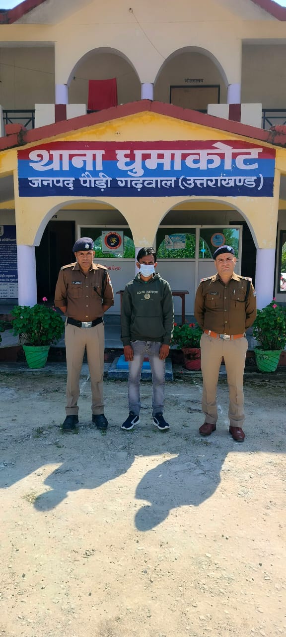 पौड़ी पुलिस ने शराब पीकर खतरनाक तरीके से वाहन चलाने के मामले में फरार वारण्टी को किया गिरफ्तार