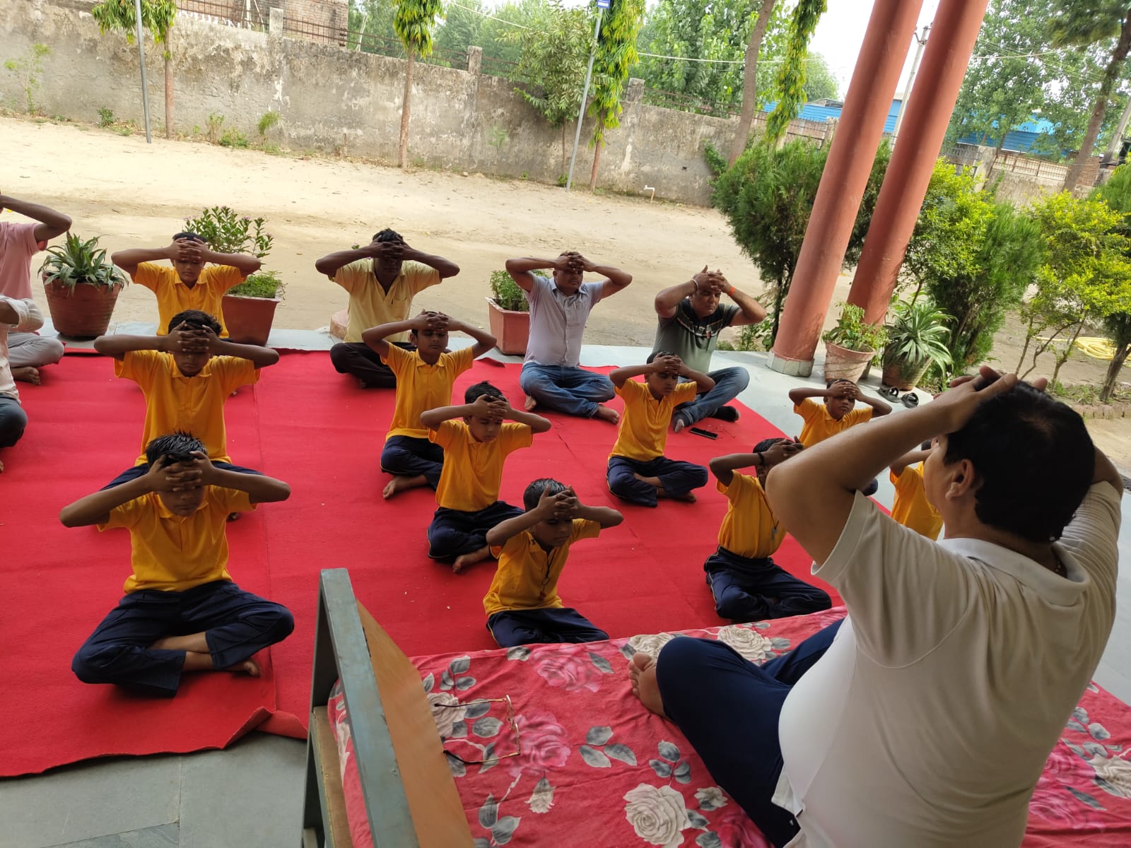 नेताजी सुभाष चन्द्र बोस आवासीय विद्यालय अलीपुर में धूमधाम से मना विश्व योग दिवस