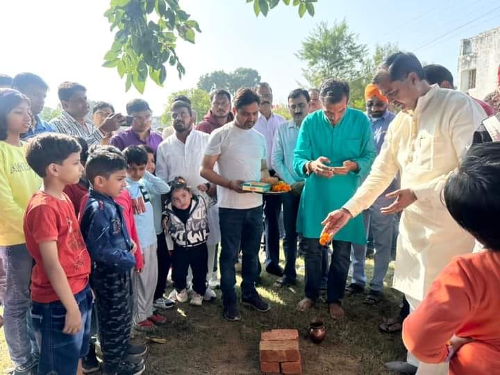 रानीपुर विधायक ने पूजन कर शुरू कराया पार्क के सौंदर्यीकरण का कार्य